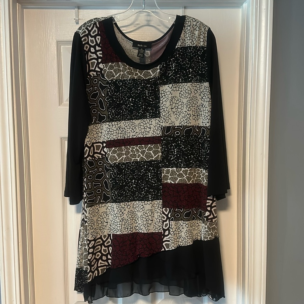 Style and Co. Women’s Dress Shirt, XL, Mainly Black, Red and Cream, Like New